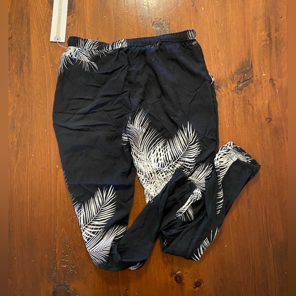 Light Weight Pattern Pants BNWT - Picture 2 of 4